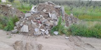 Denuncia vertidos de residuos en terrenos agrícolas vertidos campo