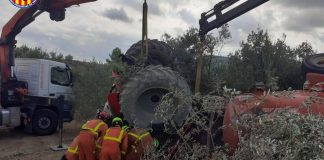 Vídeo. Complicado rescate tras el accidente de un tractor en el Campo de Montiel accidente tractor