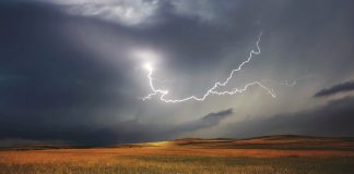 Castilla-La Mancha activa el METEOCAM en toda la región, en fase de alerta, ante la previsión de fuertes lluvias y tormentas lluvia nubes relámpago