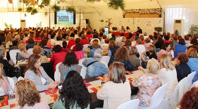 dia mujer amfar AMFAR