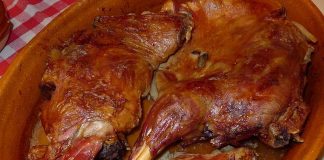 Denuncian la llegada de corderos y lechazos de Francia a mataderos de Castilla y León para la campaña navideña lechazo