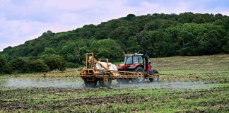La guerra en Ucrania y la PAC condicionan el mercado de fertilizantes y fitosanitarios tractor