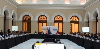 El ministro de Agricultura incide en la necesidad de actualizar y modernizar la gestión del agua en la agricultura Mesa Nacional del Regadío