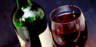 El consejero de Agricultura destaca que el vino de Castilla-La Mancha se comercializa, de media, a 0,62 euros/litro vino