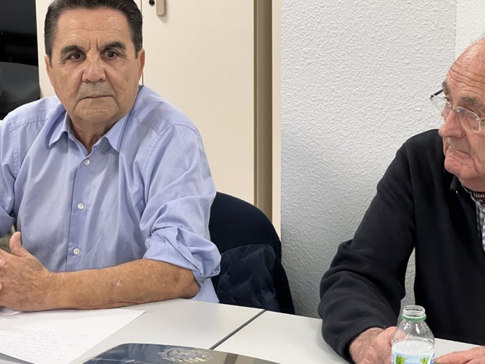 presidente y ex presidente de AEUAS