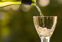 El consumo de vino en España roza su mínimo histórico vino blanco