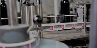 Acuerdo para subir 700 euros anuales los salarios de 10.000 trabajadores de industrias vinícolas de Ciudad Real vino