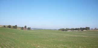 Vídeo. Sigue el cachondeo en las redes con los retretes portátiles en el campo fertilizantes