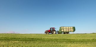 Denuncian que son los que más pagan por pasar la ITV a tractores y maquinaria agrícola tractor con remolque