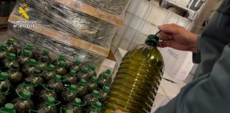 Inmovilizados más de 143.000 litros de aceite que se vendían como virgen extra en Sevilla Guardia Civil