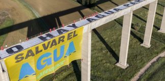 Greenpeace despliega dos pancartas en el Tajo-Segura contra la «burbuja del regadío» Greenpeace