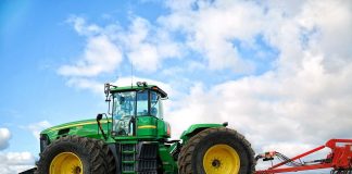Denuncia que las comunidades autónomas no aplicarán el 70 por ciento máximo de anticipo de ayudas directas de la PAC tractor