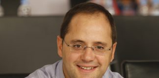 ASAJA pone nombre y apellidos al eurodiputado socialista que ha reintroducido la agricultura en la Ley de Restauración de la Naturaleza: César Luena César Luena