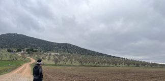 Ya se pueden solicitar las ayudas de incorporación de jóvenes al campo en Castilla-La Mancha mujer joven