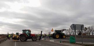 Los agricultores mantienen muy activa la protesta mientras que el Gobierno promete avances Manifestación 6F