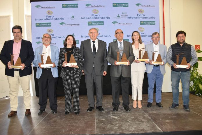 FOTO FAMILIA PREMIADOS 2024 ASAJA Cuenca