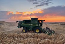 Comienza la cosecha de cereal con preocupación por las altas temperaturas cosechadora