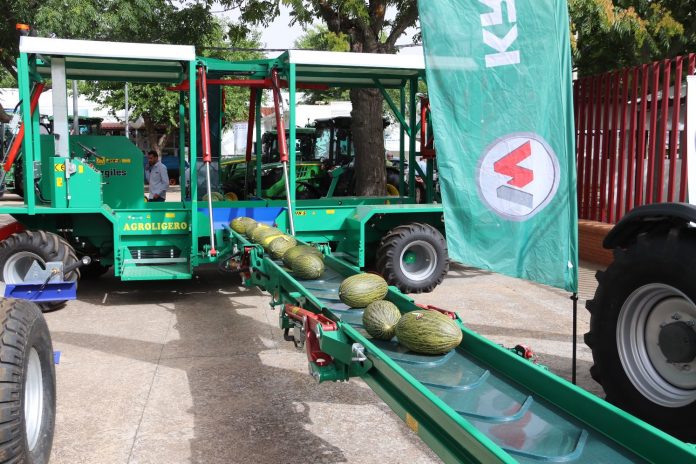 máquina autopropulsada de recolección de melones y sandías