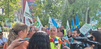 Critica la “inoperancia” de las administraciones y reclama medidas para proteger a los ganaderos de los ataques del lobo concentración Lobo