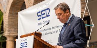 Planas se muestra convencido de que va a superarse el millón de toneladas de aceite de oliva Luis Planas