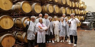 Importadores de vino chinos vislumbran un potencial de mercado para los blancos airén Importadores de vino chinos