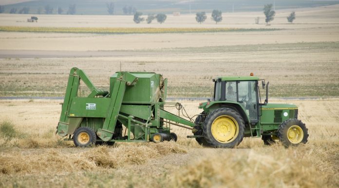 Pide a Europa que reconozca la especificidad del campo en materia de empleo tractores