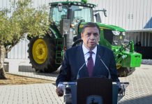 UPA recuerda a Planas que se comprometió a aprobar la Ley de Agricultura Familiar en esta legislatura Luis Planas