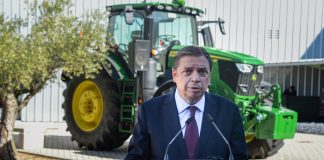 Ministerio de Agricultura estudia un cambio en las subvenciones a la maquinaria agrícola en el Plan Renove Luis Planas
