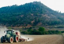 Los agricultores pagan hoy tres veces más por abonar mientras el cereal se vende al precio de hace una década siembra cereales