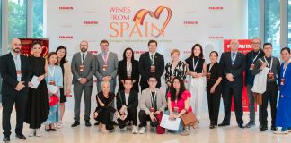 Valverde explica a importadores vietnamitas qué FENAVIN es la feria del vino español más importante del mundo FENAVIN