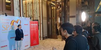 Valverde defiende en Tailandia la extraordinaria calidad del vino que se produce en Ciudad Real y en España FENAVIN