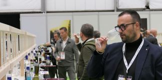 El granel se consolida como motor económico en la industria del vino y licores WBWE