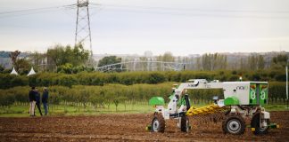 España se suma a la tendencia de vehículos autónomos agrarios con su primer «robotractor» maquina autónoma