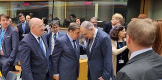 El ministro destaca el importante papel de la PAC como apoyo a la renta de agricultores y ganaderos Luis Planas UE