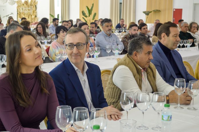 “Brindemos”