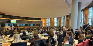 El comisario europeo de Agricultura pide más financiación en favor de los jóvenes agricultores congreso joven UE
