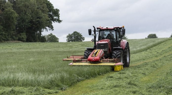COPA-COGECA alerta de una crisis agrícola “sin precedentes” y exigen a la UE medidas urgentes tractor campo