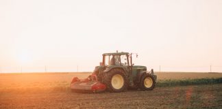 Castilla-La Mancha pagará 150 millones de la PAC en diciembre tractor