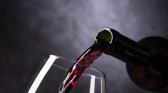 Aplican residuos de la uva para mejorar el sabor del vino vino