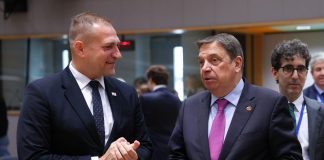 España defiende un presupuesto de la PAC separado del resto de los fondos europeos Luis Planas