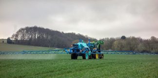 Unión de Uniones celebra que Europa proponga aplazar un año la aplicación del registro electrónico de productos fitosanitarios TRACTOR FITOSANITARIOS