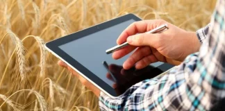 Europa retrasa hasta 2027 la obligatoriedad del cuaderno de explotación digital para los fitosanitarios ordenador campo