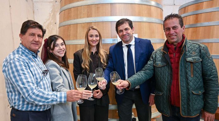 El presidente de la Diputación de Ciudad Real pone en valor el potencial enoturístico de la Bodega Casalobos Bodega Casalobos