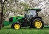 John Deere presenta la nueva serie de tractores 5EN: Potencia compacta para cultivos especiales John Deere