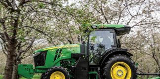 John Deere presenta la nueva serie de tractores 5EN: Potencia compacta para cultivos especiales John Deere