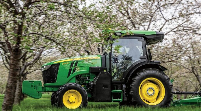 John Deere presenta la nueva serie de tractores 5EN: Potencia compacta para cultivos especiales John Deere