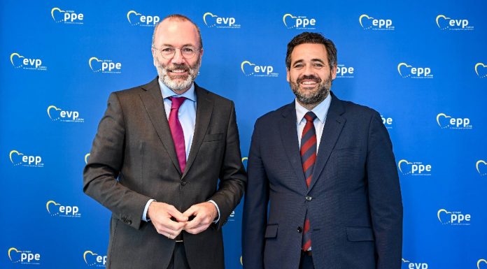 Núñez vuelve a trasladar en Bruselas a los responsables de las políticas europeas que “la PAC no se toca” Paco Núñez Bruselas