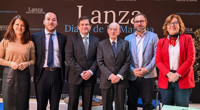 El presidente de la Diputación ensalza a Rafael Torres como “figura referente” del sector vitivinícola DIPU CR