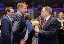 El ministro de Agricultura español advierte que “la confianza de los agricultores está seriamente deteriorada” Luis Planas Bruselas