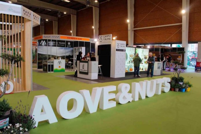 “AOVE & NUTS”